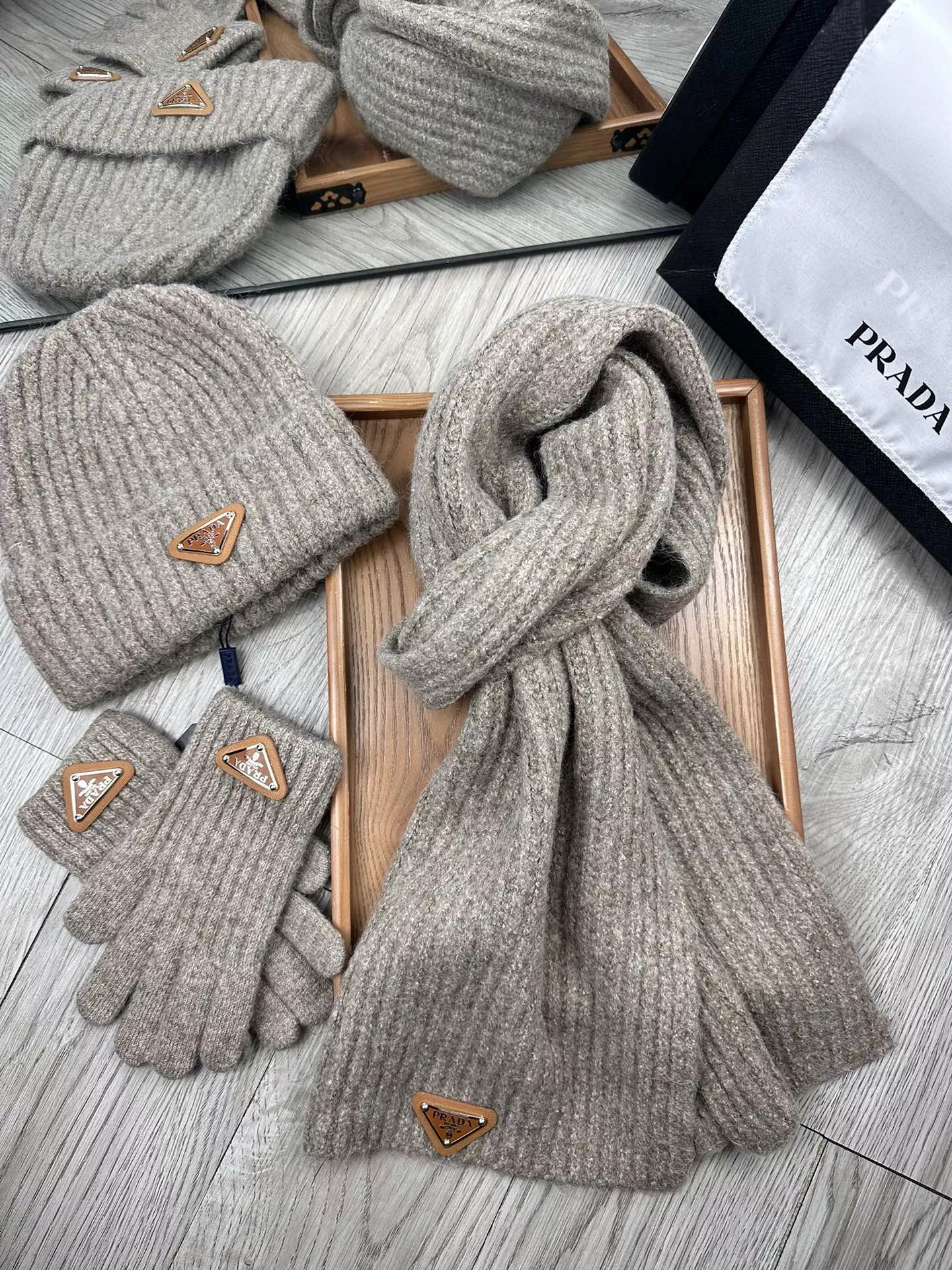 prada hat and echapres and glove set s_127aa411